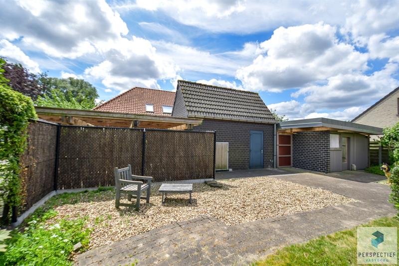 Centraal gelegen woning op ruim perceel met verkavelingspotentieel in Oedelem - 9