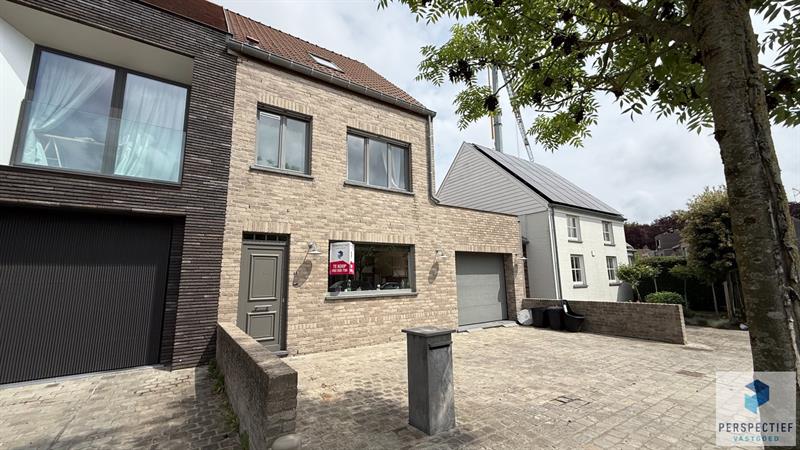 BEZOEKMOMENT 11/07 VAN 13U TOT 14U30 | Vernieuwde woning met 4 slpk - garage & tuin in het dorpscentrum van Ramskapelle - 1