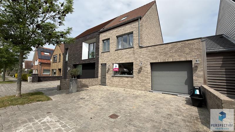 BEZOEKMOMENT 11/07 VAN 13U TOT 14U30 | Vernieuwde woning met 4 slpk - garage & tuin in het dorpscentrum van Ramskapelle - 9