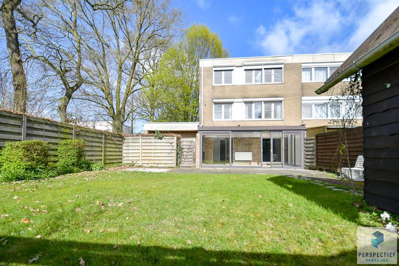 IN OPTIE - COMRPOMIS IN OPMAAK | Te renoveren bel-etagewoning in rustige doodlopende straat op toplocatie