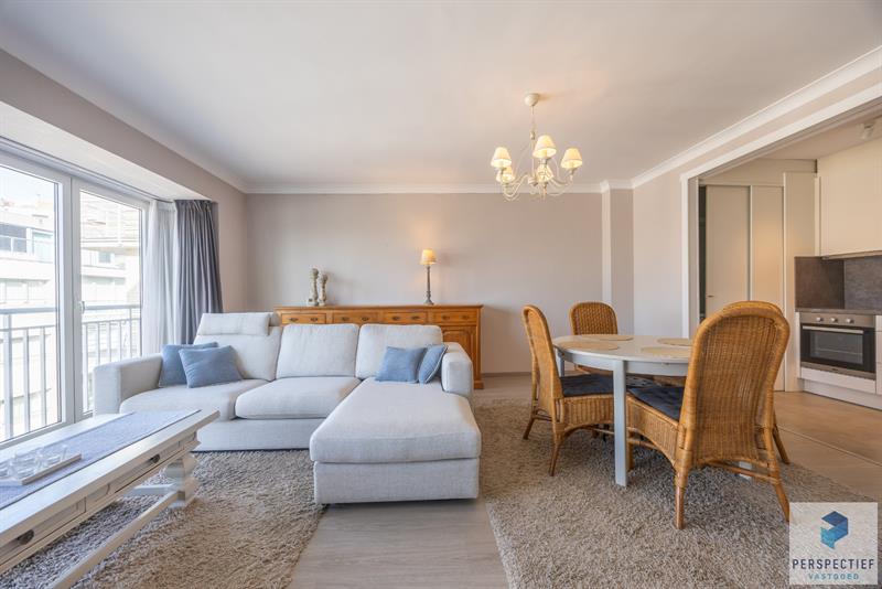 Goed gelegen ruim vernieuwd 2 slaapkamer appartement met terras en grote berging. - 9