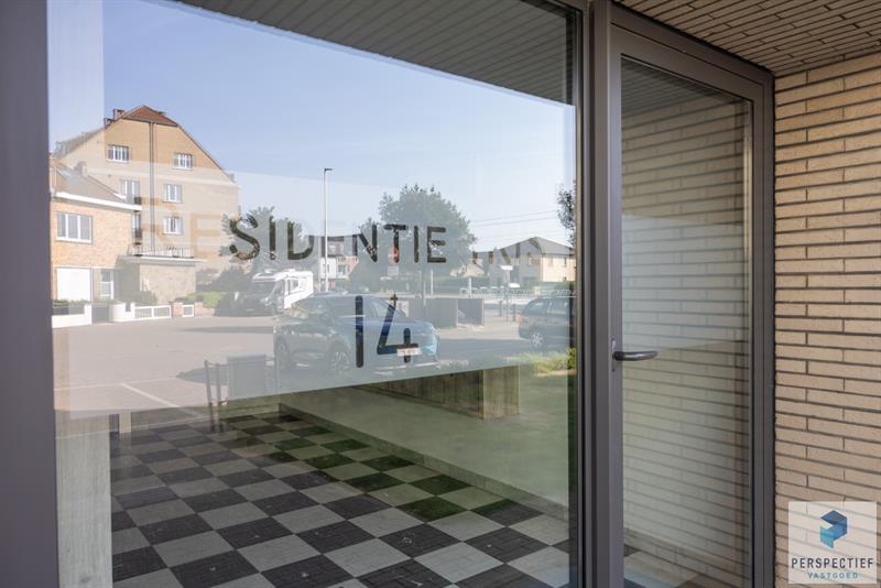 Goed gelegen ruim vernieuwd 2 slaapkamer appartement met terras en grote berging. - 27