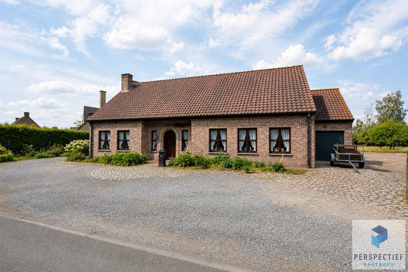 Ruime charmante villa met 4 GROTE slaapkamers, garage,  tuin en bijhuis in rustige en landelijk omgeving. - 1
