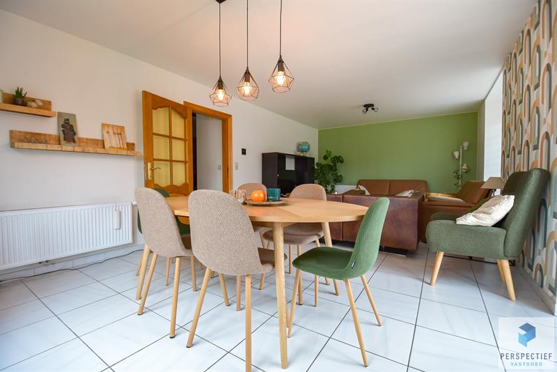 Ruime en energiezuinig gerenoveerde halfopen bebouwing met 5 slaapkamers, garage en zonnige tuin - 5