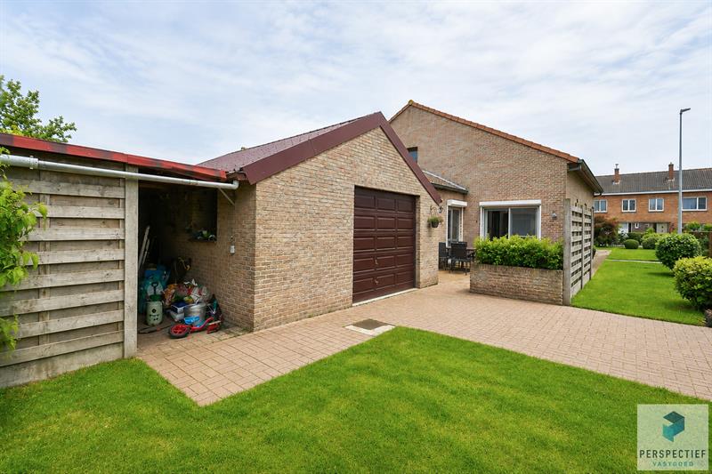 Ruime en energiezuinig gerenoveerde halfopen bebouwing met 5 slaapkamers, garage en zonnige tuin - 24