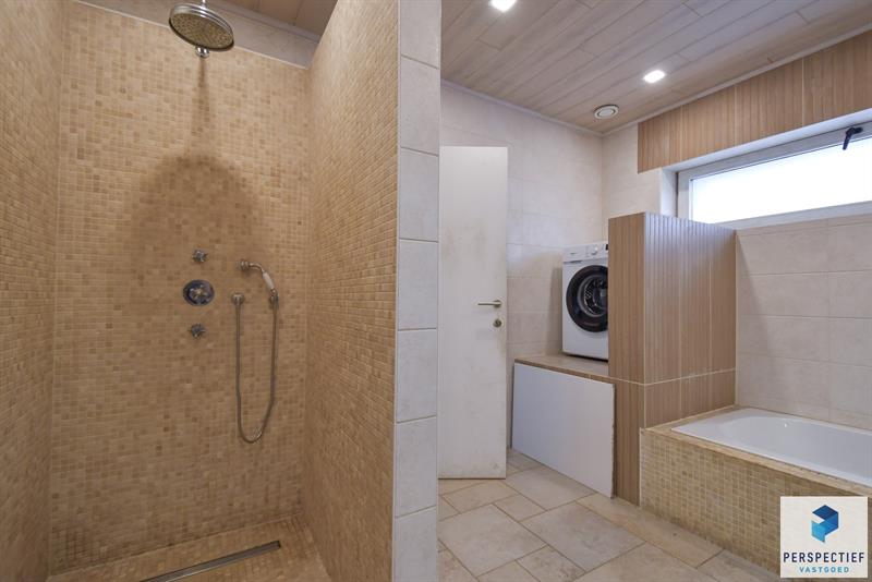 Landelijk gelegen ruime woning met tuin, kleine weide & bijgebouw gelegen in Oedelem op  1 365 m² - 16