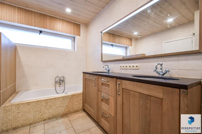 Landelijk gelegen ruime woning met tuin, kleine weide & bijgebouw gelegen in Oedelem op  1 365 m² - 15