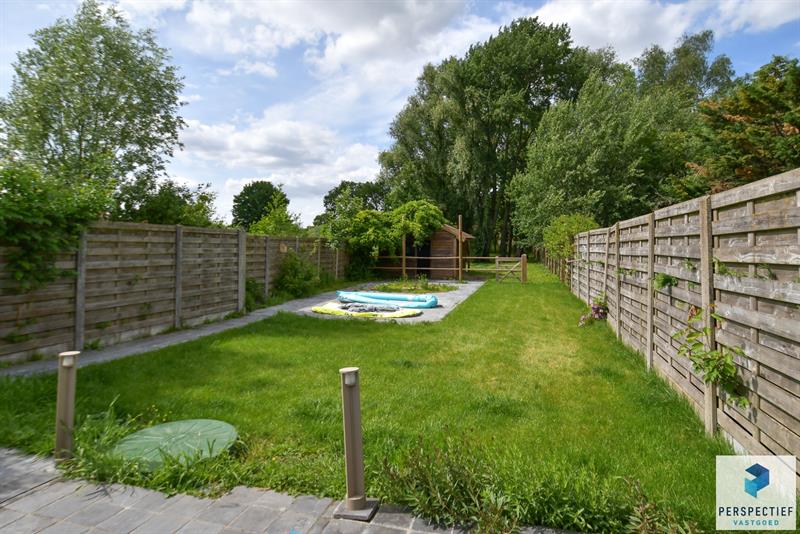 Landelijk gelegen ruime woning met tuin, kleine weide & bijgebouw gelegen in Oedelem op  1 365 m² - 27