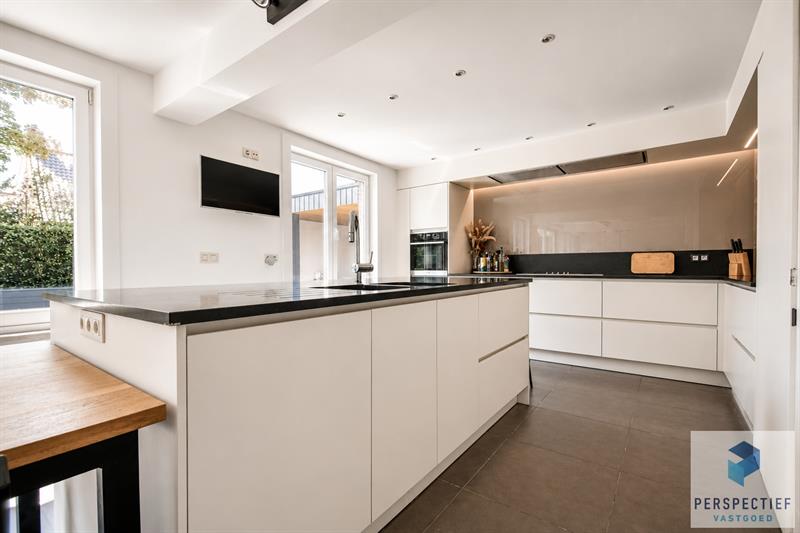 Ruime (254m²) instapklare gezinswoning met 4 slaapkamers, zwembad en poolhouse - 16