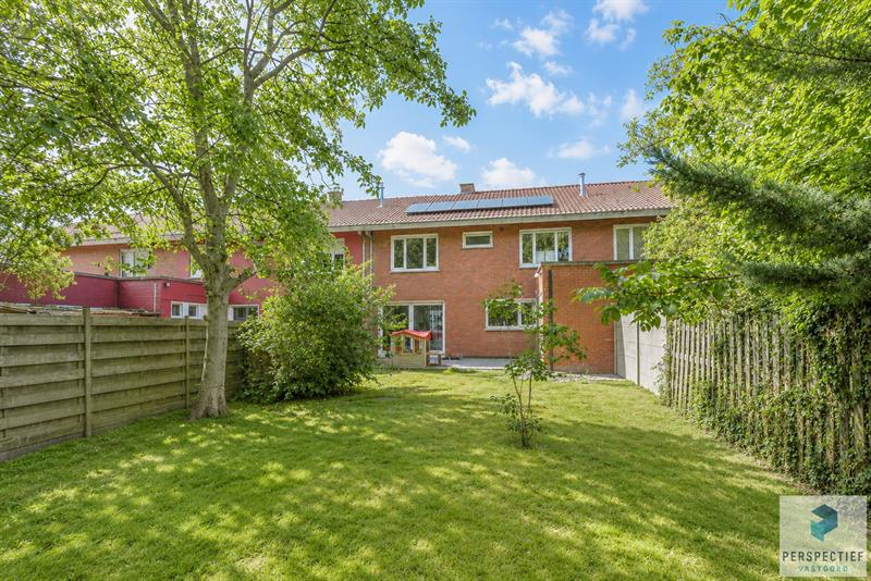 RUIME LICHTRIJKE WONING met 3 SLPKS, GARAGE en grote TUIN - 1