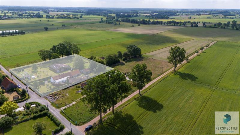UITERST RUSTIG & LANDELIJK GELEGEN hoeve met WEILAND op ca. 6790 m² - 2