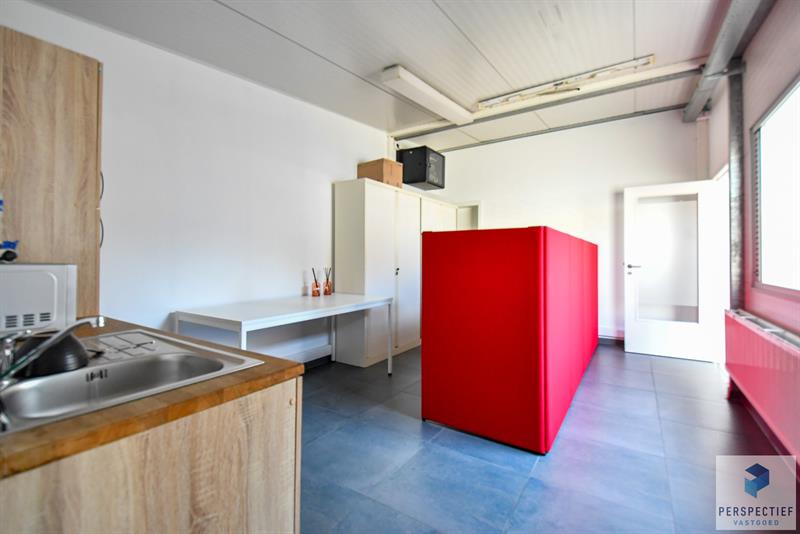Handelsgelijkvloers en appartement te Adegem - 4