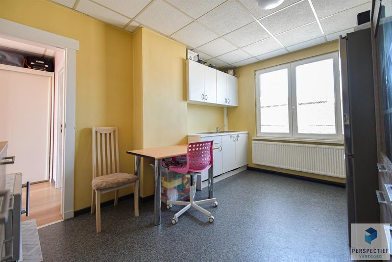 Handelsgelijkvloers en appartement te Adegem - 13