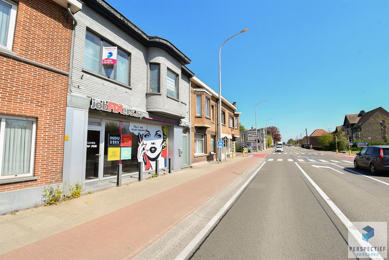 Handelsgelijkvloers en appartement te Adegem - 17