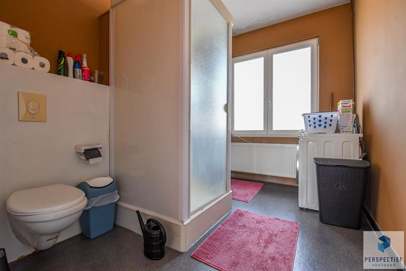 Handelsgelijkvloers en appartement te Adegem - 11