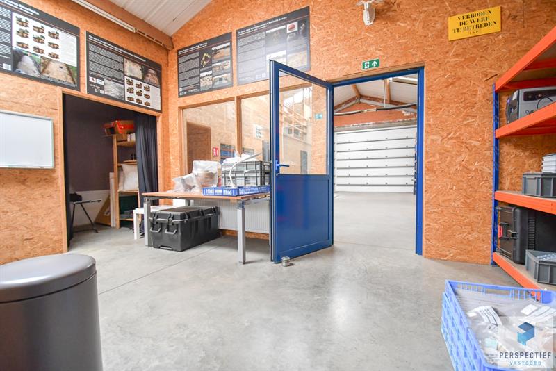 Ruime loods met kantoor ruimte (249m²) te Maldegem - 11