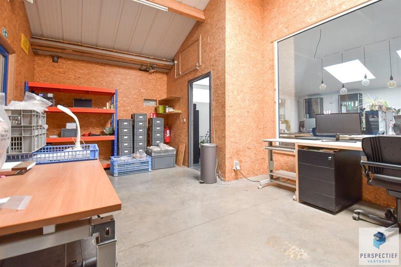 Ruime loods met kantoor ruimte (249m²) te Maldegem - 10