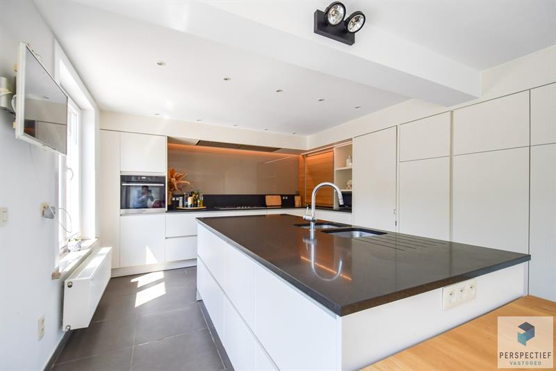 Ruime (254m²) instapklare gezinswoning met 4 slaapkamers, zwembad en poolhouse - 17