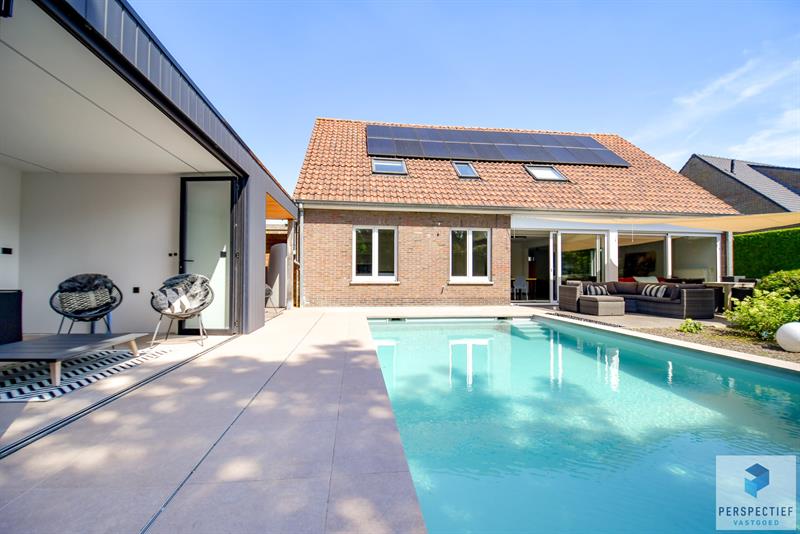 Ruime (254m²) instapklare gezinswoning met 4 slaapkamers, zwembad en poolhouse - 2