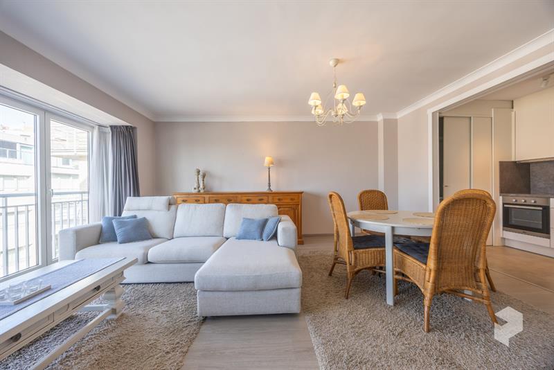 Goed gelegen ruim vernieuwd 2 slaapkamer appartement met terras en grote berging. - 9
