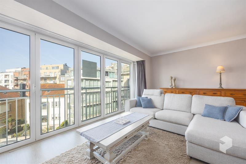 Goed gelegen ruim vernieuwd 2 slaapkamer appartement met terras en grote berging. - 8