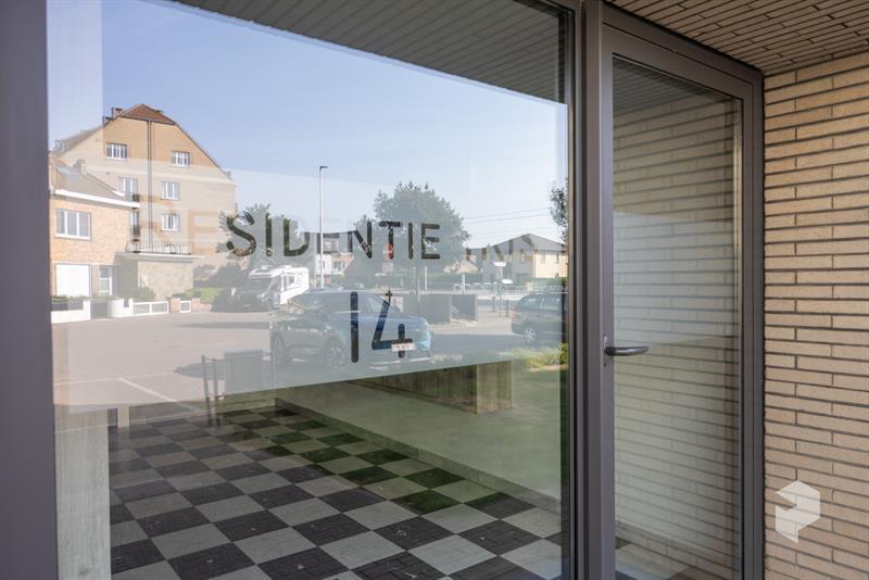 Goed gelegen ruim vernieuwd 2 slaapkamer appartement met terras en grote berging. - 27