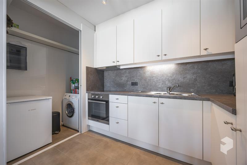 Goed gelegen ruim vernieuwd 2 slaapkamer appartement met terras en grote berging. - 14