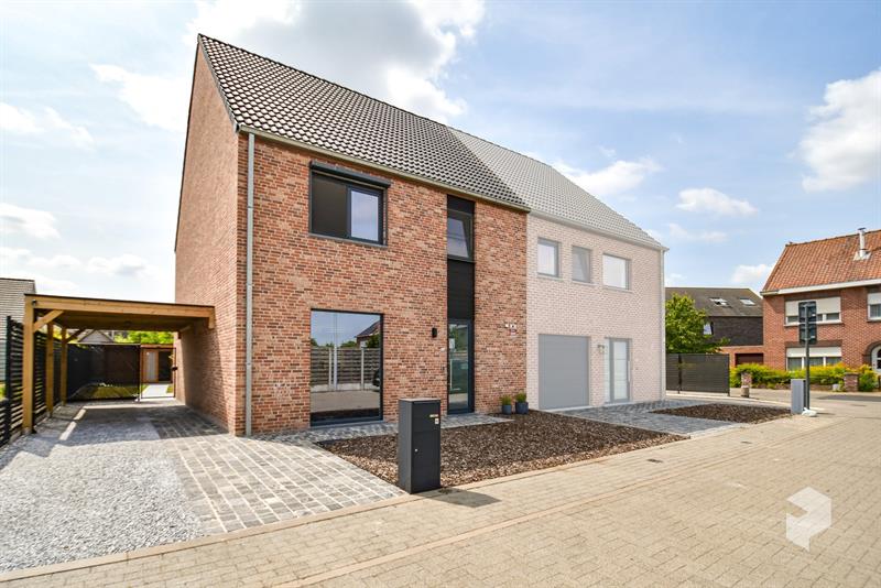 Recente (bj. 2023) royale woning  met 3 grote SLPK en tuin op uiterst rustige locatie (ENERGIELABEL A)