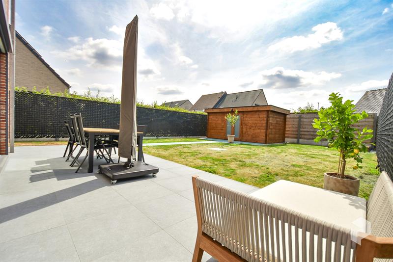 Recente (bj. 2023) royale woning  met 3 grote SLPK en tuin op uiterst rustige locatie (ENERGIELABEL A)