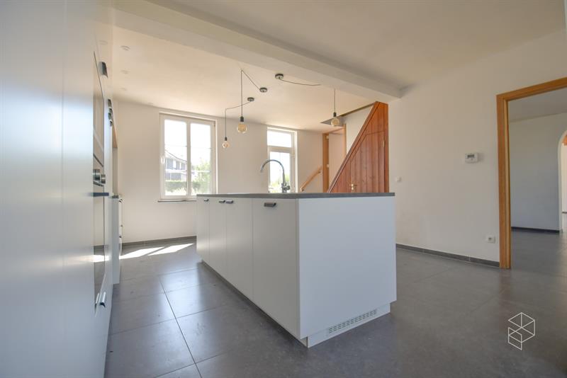 Ruime charmante woning met 4 GROTE slaapkamers, garage en een grote zuidwest gerichte tuin - 8
