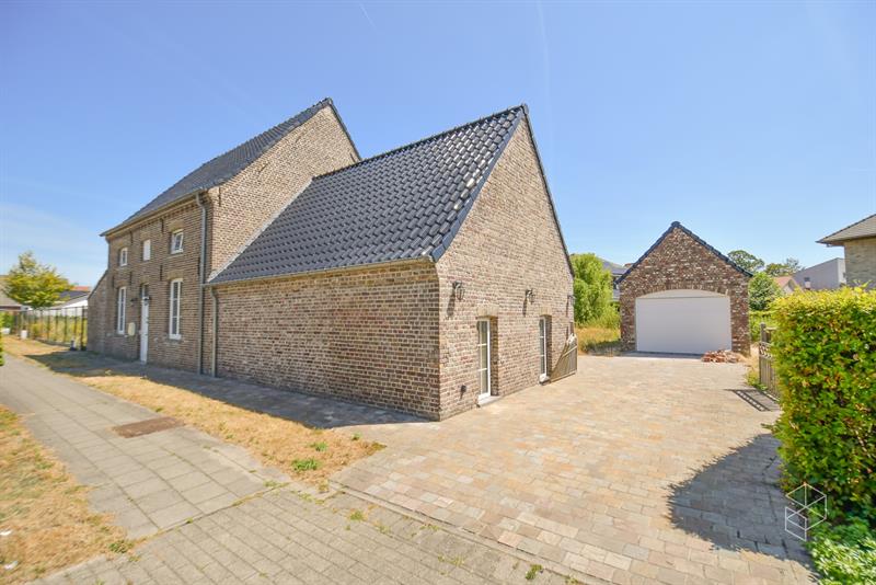 Ruime charmante woning met 4 GROTE slaapkamers, garage en een grote zuidwest gerichte tuin