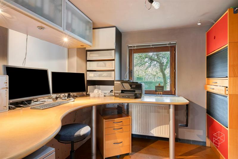Karaktervolle villa met polyvalent bijgebouw, zwemvijver & aangelegde tuin met uitweg op 4.009m² - 35
