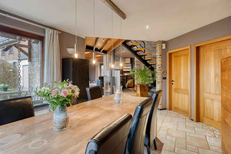 Karaktervolle villa met polyvalent bijgebouw, zwemvijver & aangelegde tuin met uitweg op 4.009m² - 25
