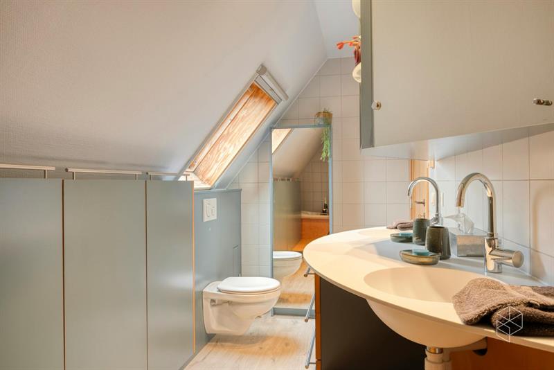 Karaktervolle villa met polyvalent bijgebouw, zwemvijver & aangelegde tuin met uitweg op 4.009m² - 32
