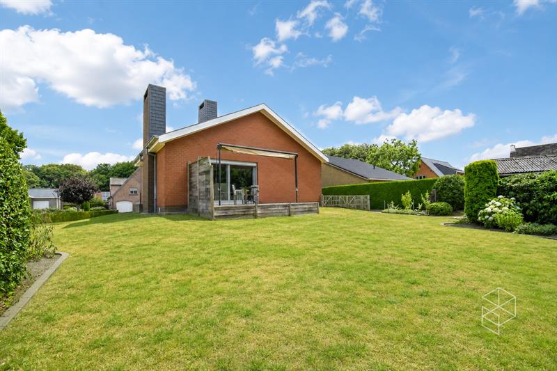IN OPTIE NA 5 WEKEN - COMPROMIS IN OPMAAK | Ruime woning met grote tuin te Oostkamp - 2