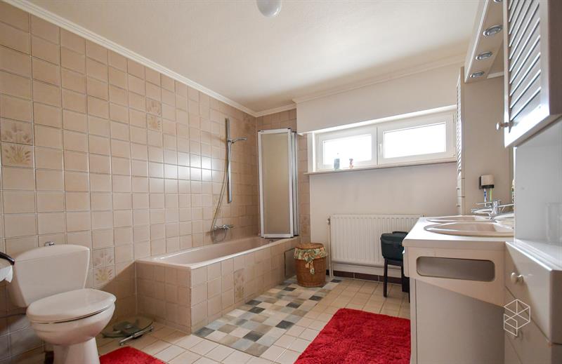 IN OPTIE NA 5 WEKEN - COMPROMIS IN OPMAAK | Ruime woning met grote tuin te Oostkamp - 13