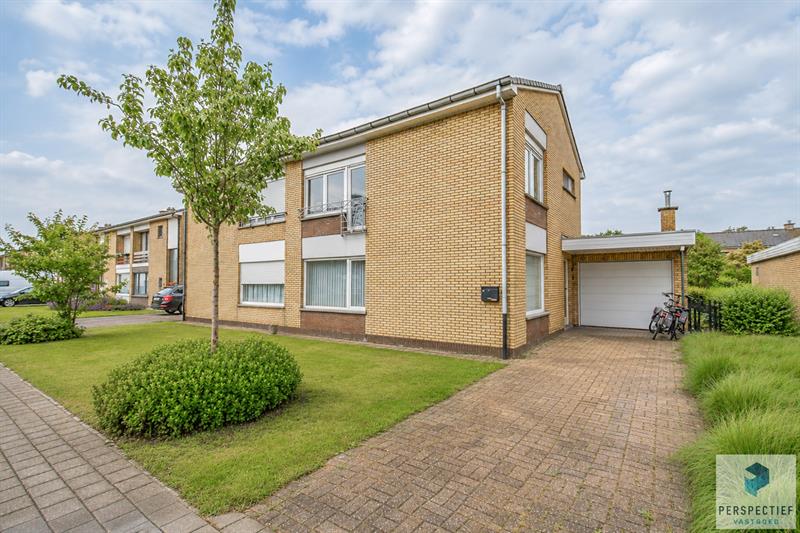 RUIME LICHTRIJKE WONING met 3 SLPKS, GARAGE en grote TUIN