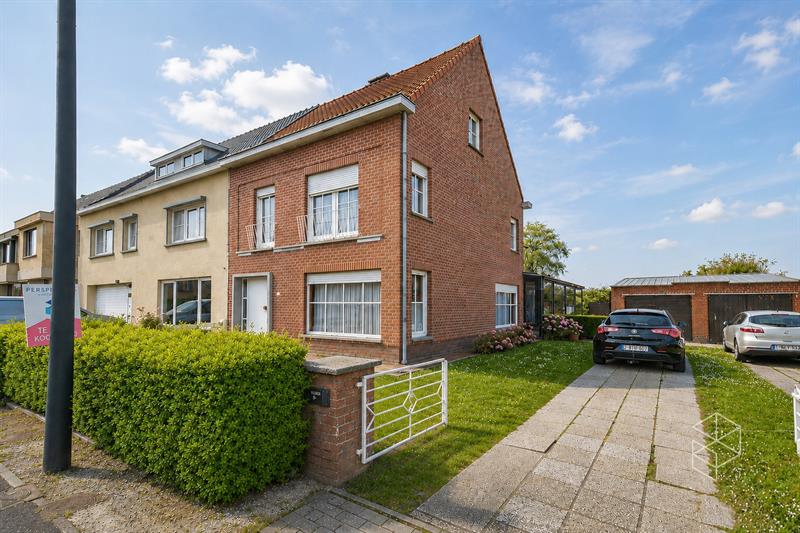 Rustig en centraal gelegen woning met landelijk uitzicht, grote garage en tuin