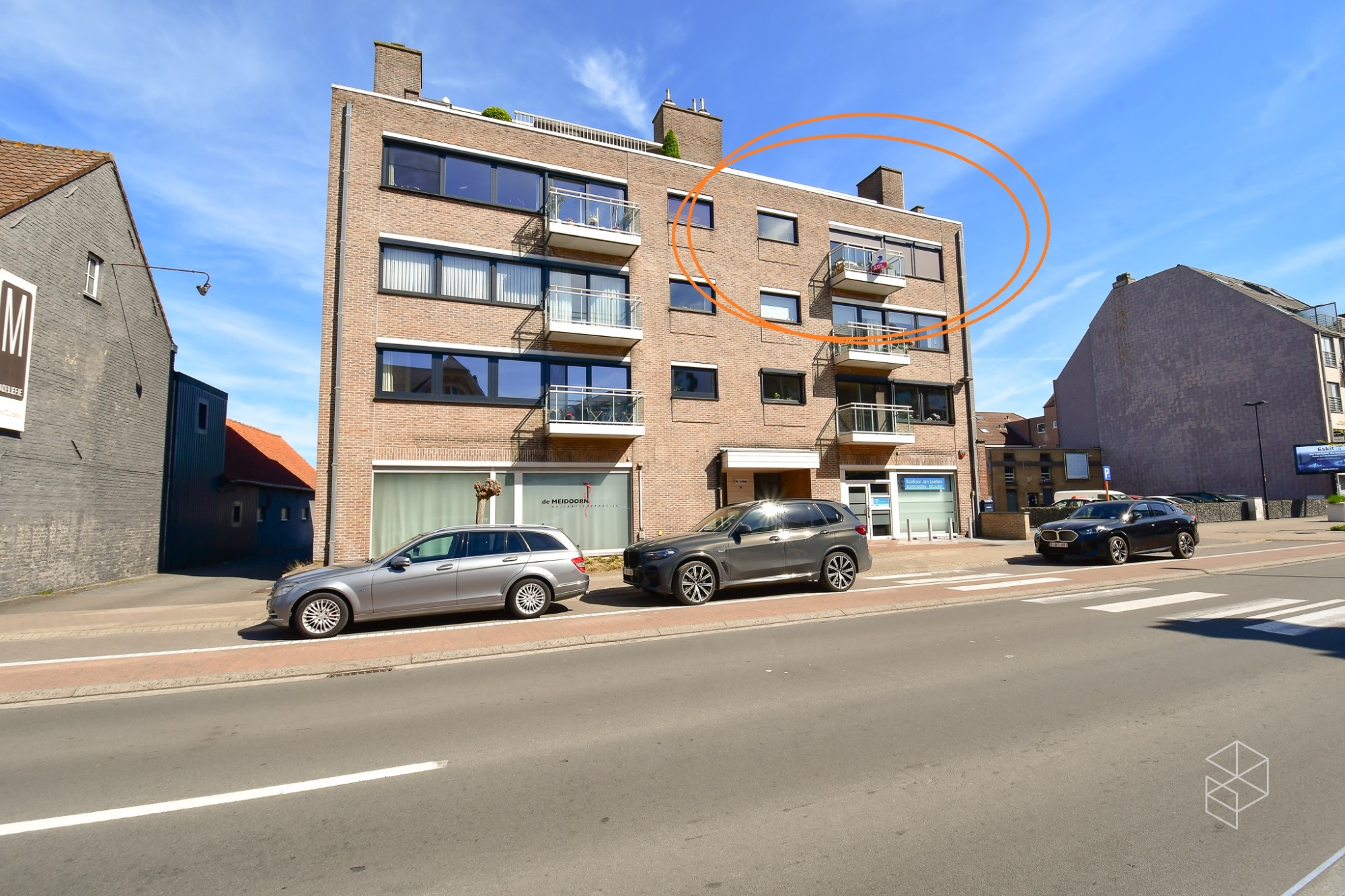 GOED GELEGEN en GROOT ( 150 m²) APPARTEMENT MET 3 SLAAPKAMERS