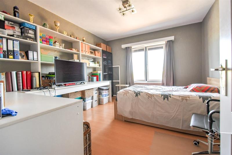 GOED GELEGEN en GROOT ( 150 m²) APPARTEMENT MET 3 SLAAPKAMERS - 6