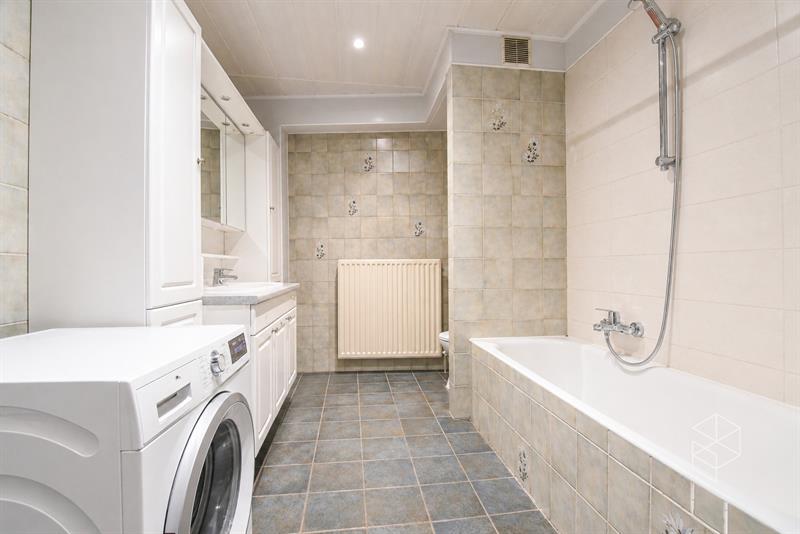 GOED GELEGEN en GROOT ( 150 m²) APPARTEMENT MET 3 SLAAPKAMERS - 5