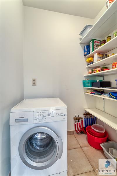 Goed gelegen ruim vernieuwd 2 slaapkamer appartement met grote berging en autostaanplaats - 17