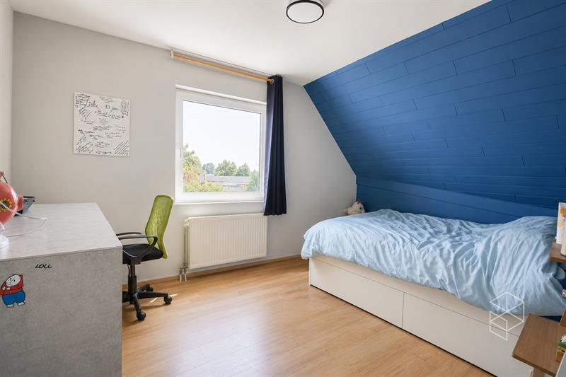 Ruime gezinswoning met 4 slpks en volwaardig polyvalent bijgebouw en grote tuin - 15