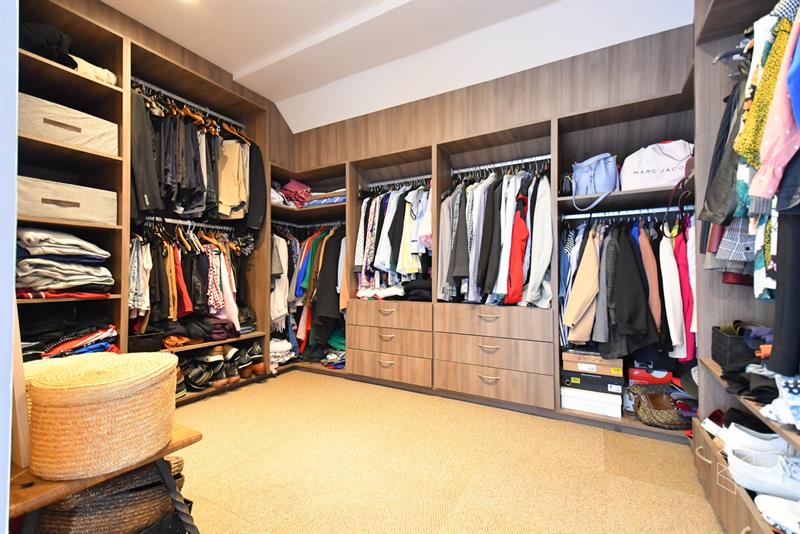 GROTE (254m²) instapklare gezinswoning met 4 slaapkamers, zwembad en poolhouse - 15