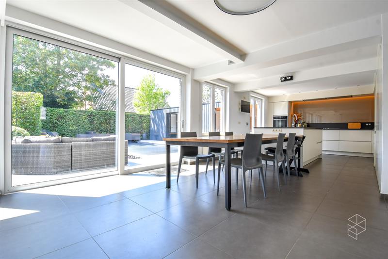 GROTE (254m²) instapklare gezinswoning met 4 slaapkamers, zwembad en poolhouse - 8