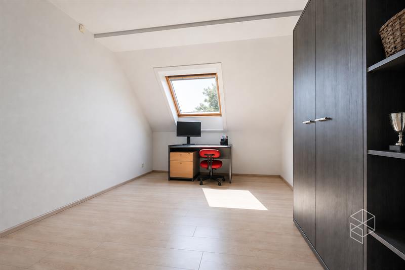 GROTE (254m²) instapklare gezinswoning met 4 slaapkamers, zwembad en poolhouse - 18