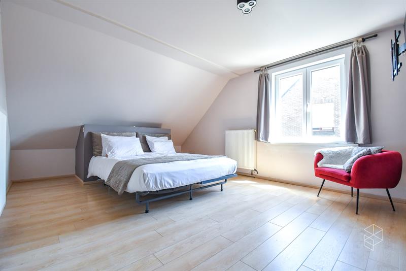 GROTE (254m²) instapklare gezinswoning met 4 slaapkamers, zwembad en poolhouse - 14