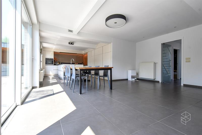 GROTE (254m²) instapklare gezinswoning met 4 slaapkamers, zwembad en poolhouse - 9