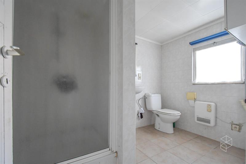 TE RENOVEREN / AF TE BREKEN WONING MET TUIN - 12