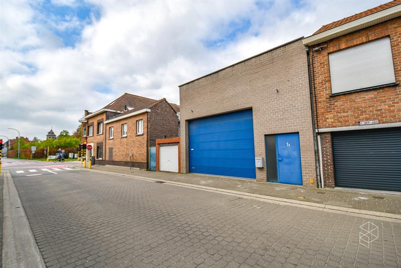 Ruime loods met kantoor ruimte (249m²) te Maldegem